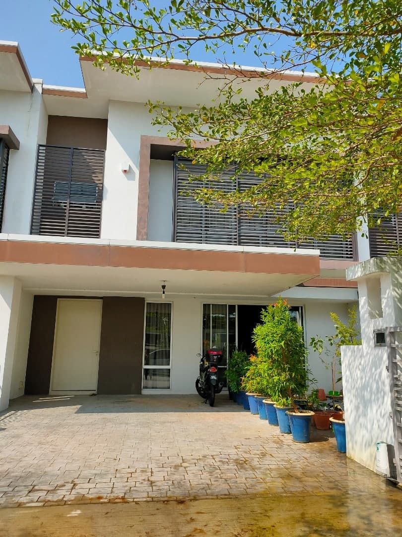FREEHOLD 2 Sty Superlink Regia Elmina Gardens