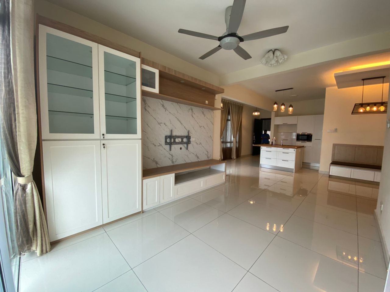 Almost half price renovated Saville Condo Bangsar - photo 2