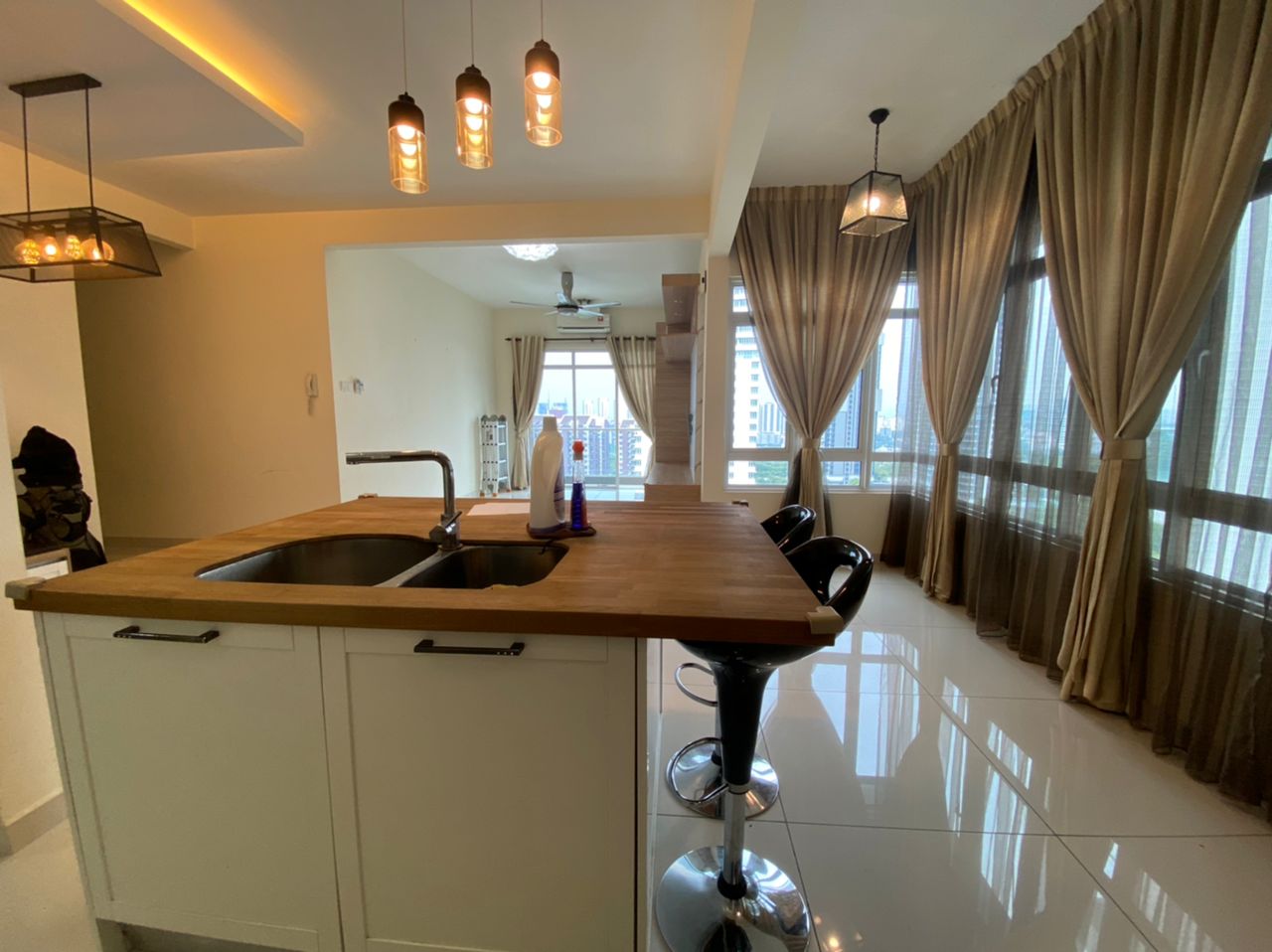Almost half price renovated Saville Condo Bangsar - photo 3