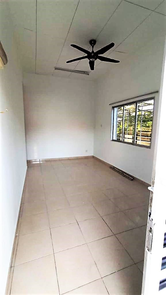 END LOT SBLH PADANG TMN HIJRAH KLANG - photo 7