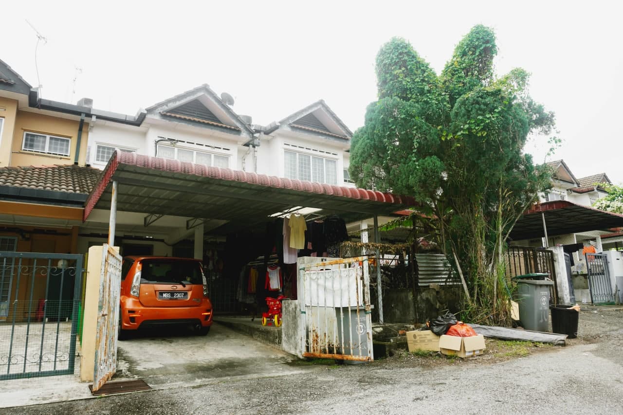 DOUBLE STOREY TAMAN TASIK JAYA  SENAWANG , N9 - photo 2
