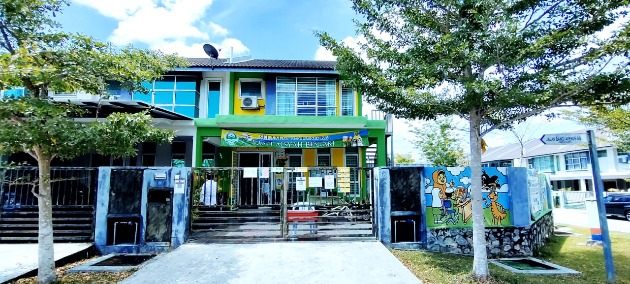 CORNER LOT DOUBLE ST ...