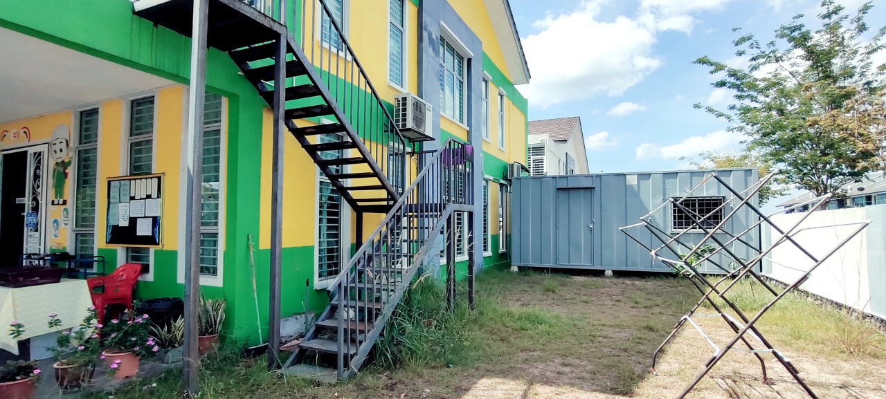 CORNER LOT DOUBLE STOREY HOUSE, BANGI AVENUE 2 - photo 4