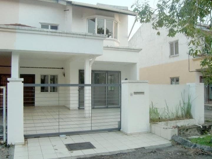 DOUBLE STOREY END LOT BANDAR PUNCAK UTAMA KAJANG - photo 2