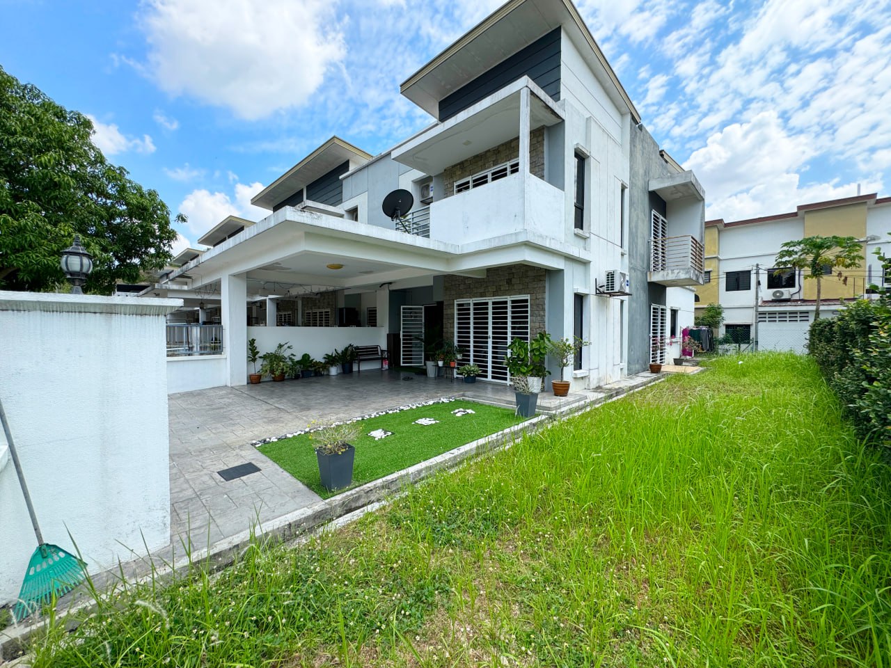 End Lot Huge Land Sa ...