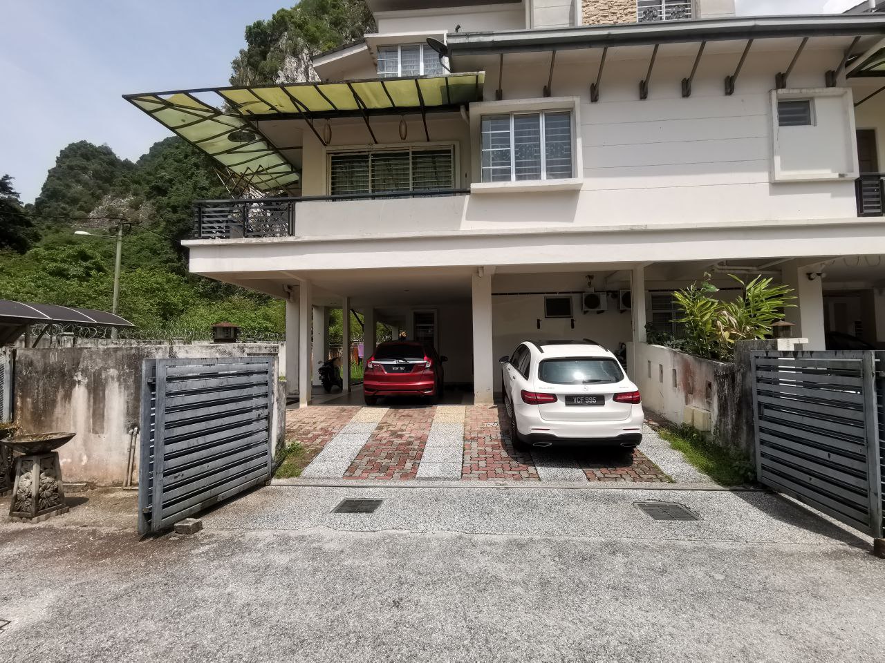 ARIZA GARDEN VILLA TAMAN RAINTREE DUPLEX TOWNHOUSE - photo 2