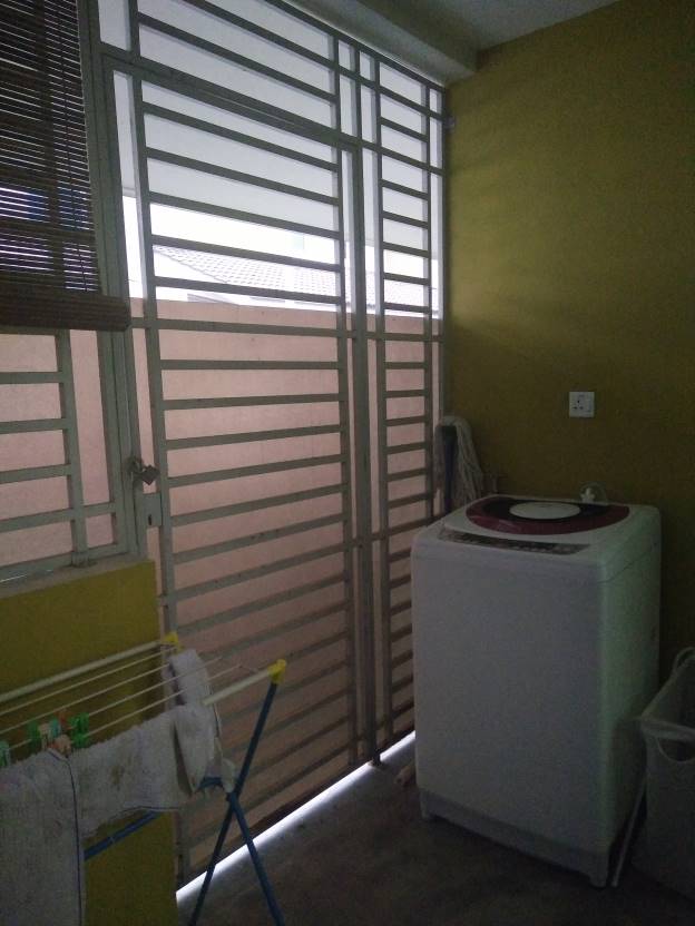 End Lot Double Storey Jalan Timur Bandar Eenstek - photo 4