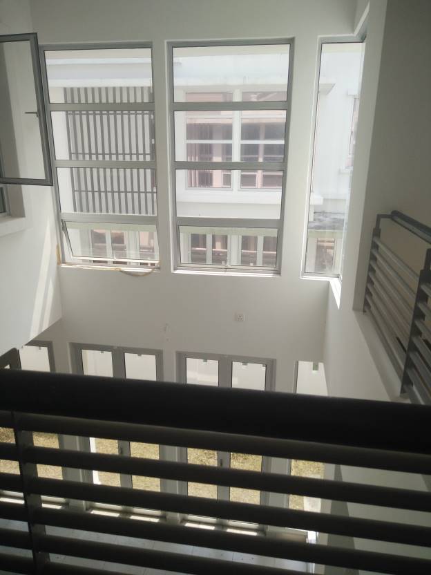 Under market Semi D Jalan Timur Bandar Eenstek, - photo 5