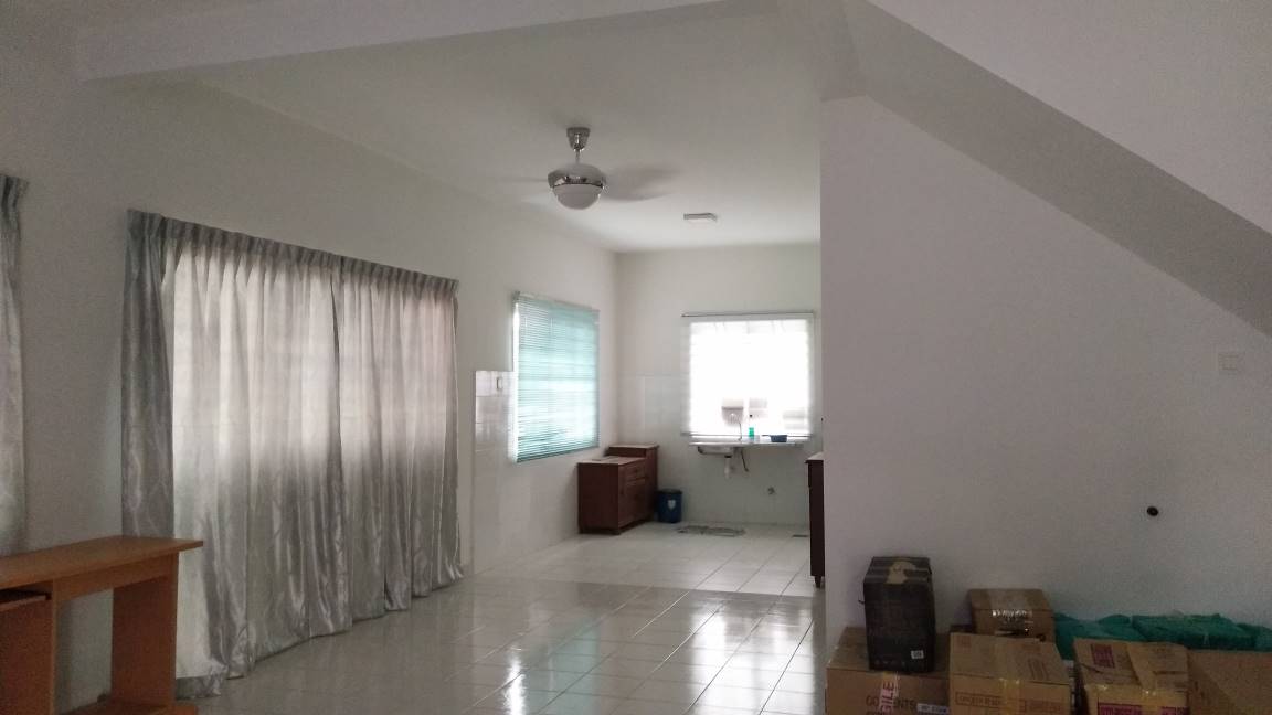 LIKE NEW CORNER LOT DOUBLE STOREY - photo 5
