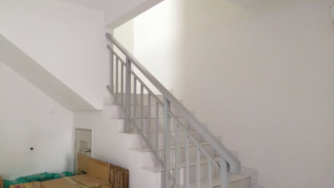 LIKE NEW CORNER LOT DOUBLE STOREY - photo 6