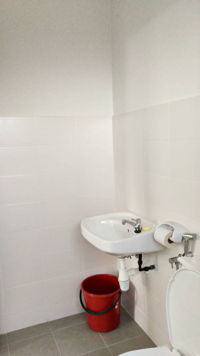 LIKE NEW CORNER LOT DOUBLE STOREY - photo 8