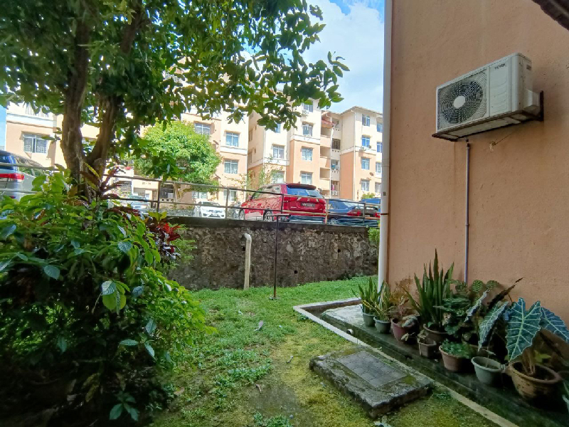 End Lot Strata Renovated Sri Puteri Ukay Perdana - photo 3