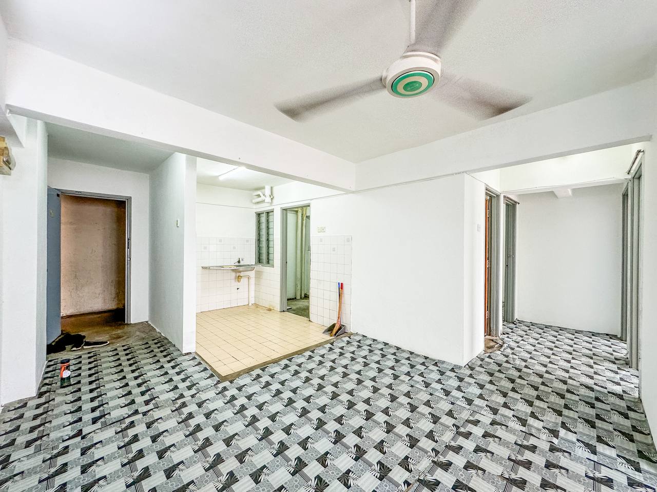 MIDDLE FLOOR Aprtmnt Indah Mas Cheras KL - photo 2