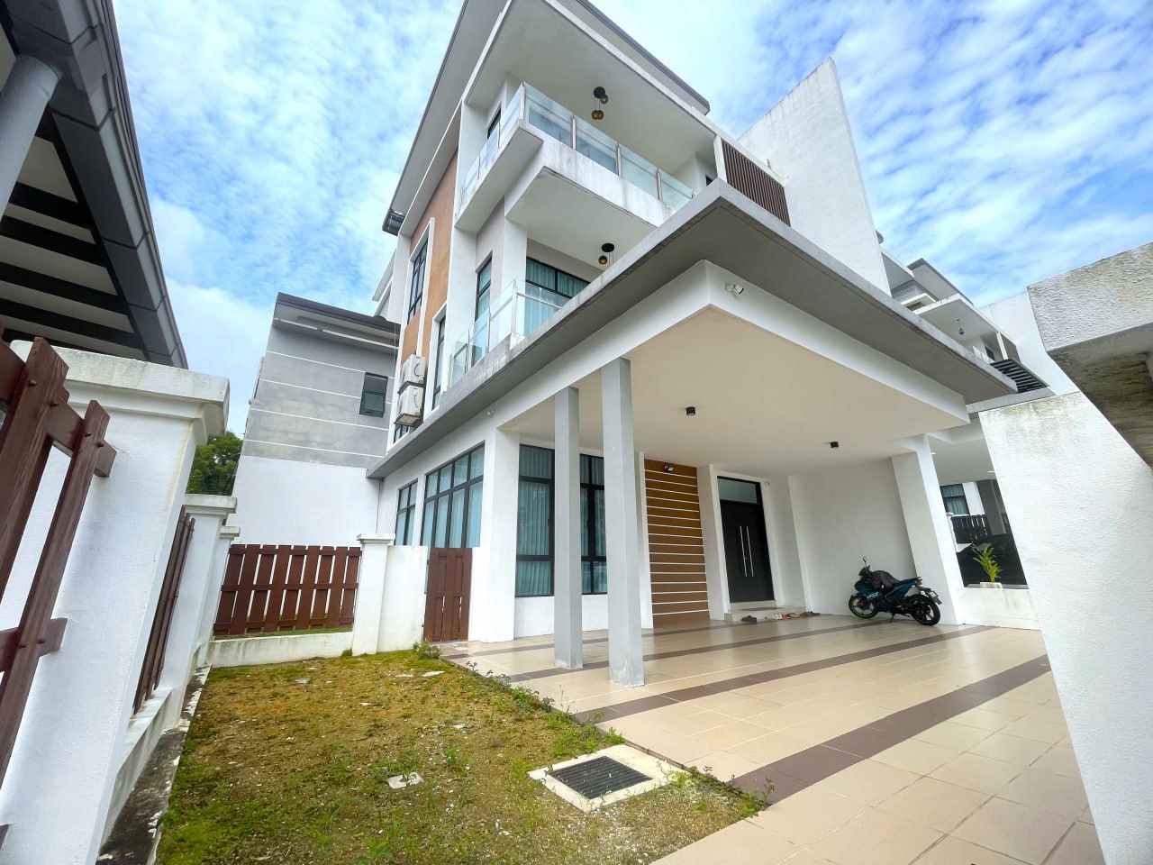 FULLY FURNISHED 3 Storey Semi D Melawati KL - photo 2