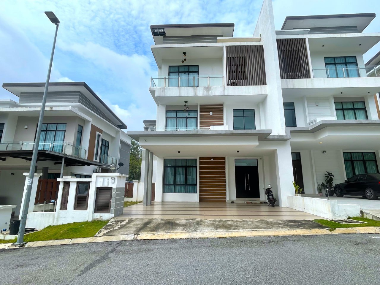 FULLY FURNISHED 3 Storey Semi D Melawati KL - photo 3