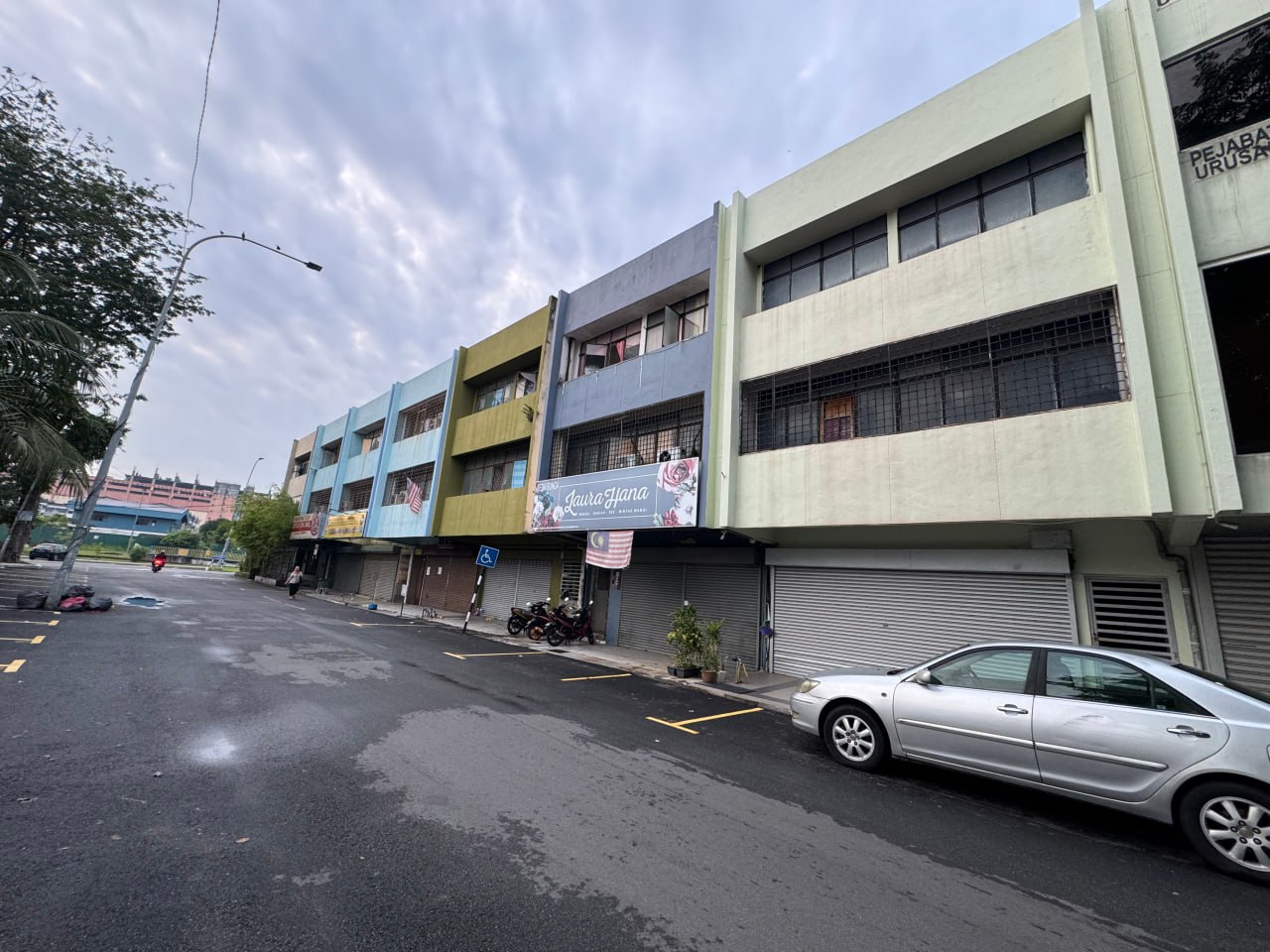 SHOPLOT 3 Sty Taman Nirwana Ampang KL - photo 2