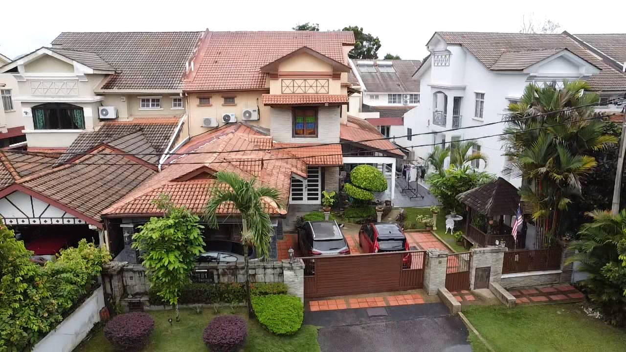 FACING OPEN 2 And Half Storey Semi D Ukay Perdana - photo 3