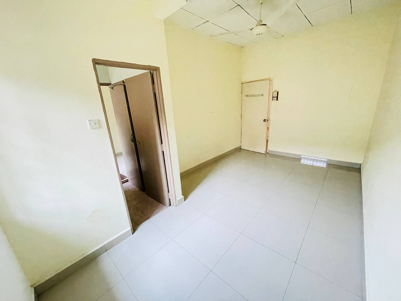 Facing Open 2 Storey Teres Taman Kelana Indah PJ - photo 9