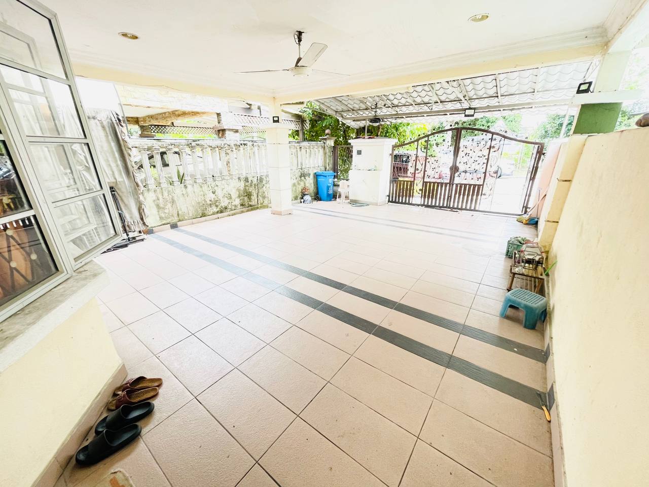 Freehold 2 Storey Teres Desa Latania Seksyen 36 SA - photo 2