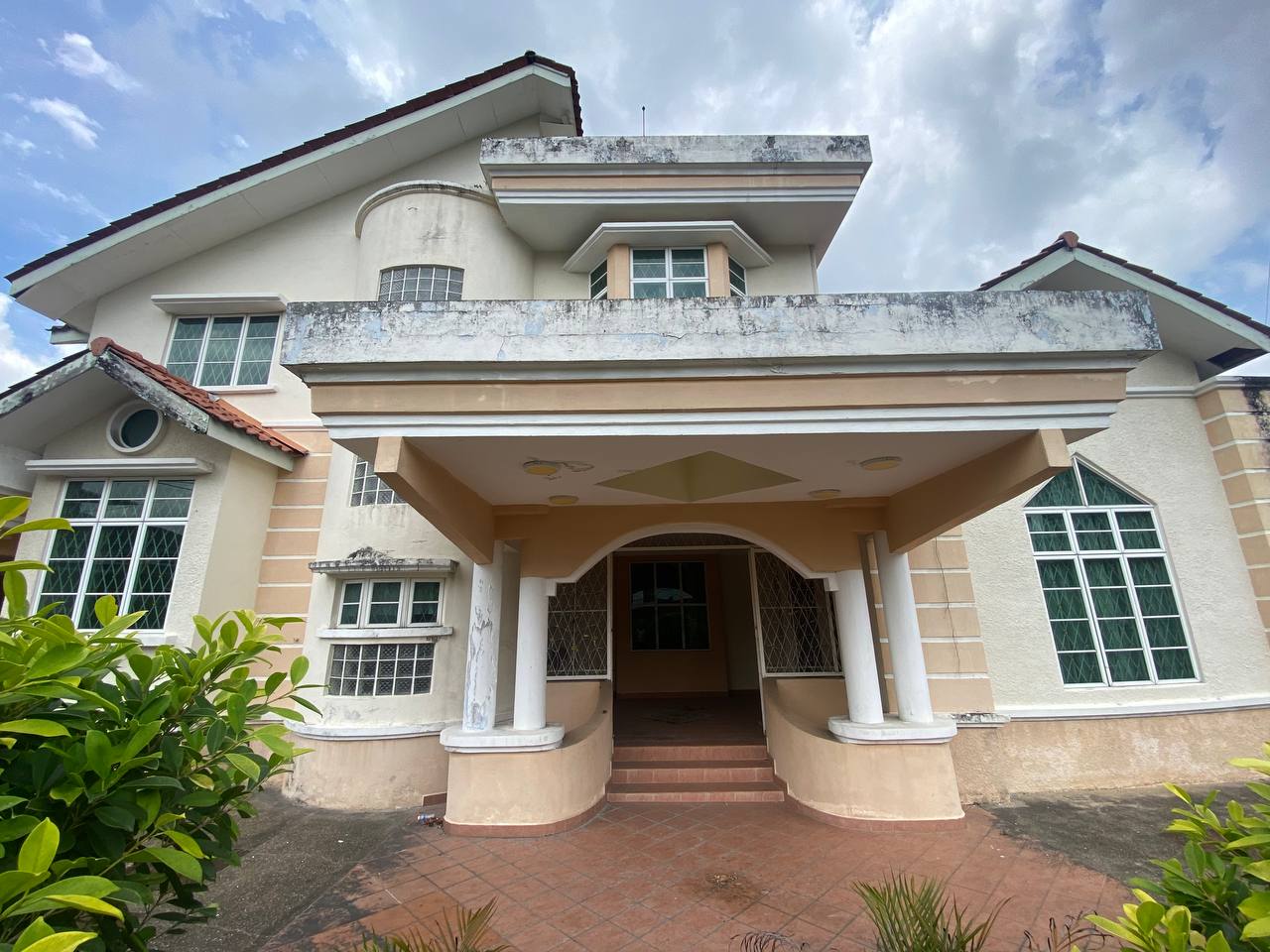 Freehold 2 Storey Bungalow Jalan Maktab KL - photo 2
