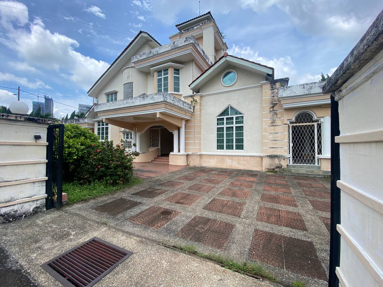 Freehold 2 Storey Bungalow Jalan Maktab KL - photo 3