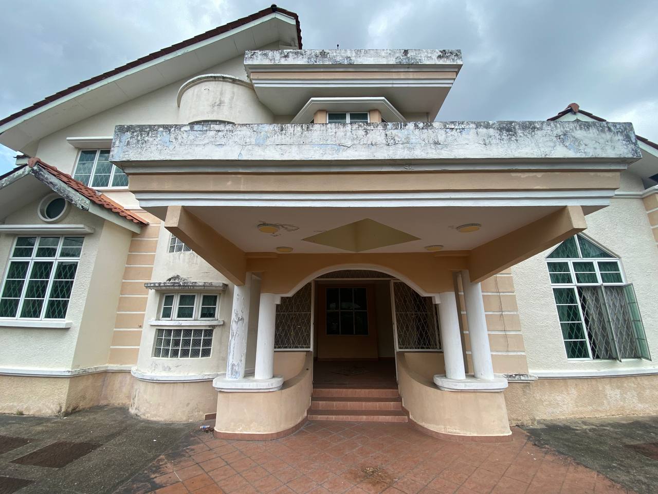 Freehold 2 Storey Bungalow Jalan Maktab KL - photo 4