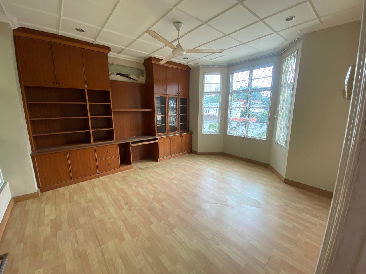 Freehold 2 Storey Bungalow Jalan Maktab KL - photo 6