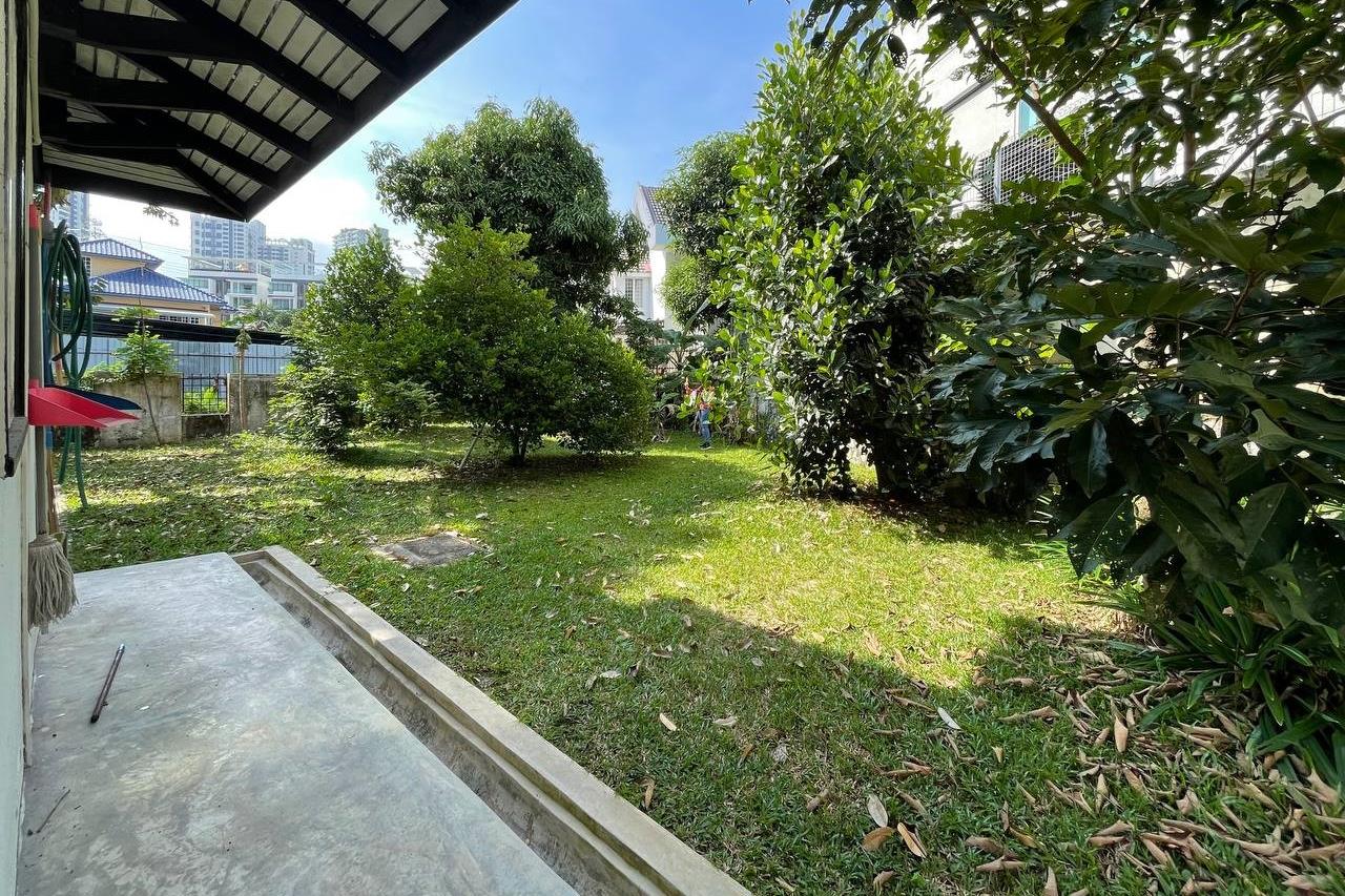 Corner Lot Bungalow 2 Storey Taman Sri Kelana SS7 - photo 2
