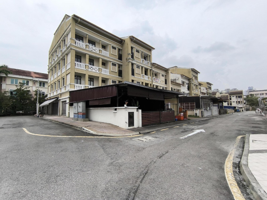 Corner Lot 4 Sty Sho ...