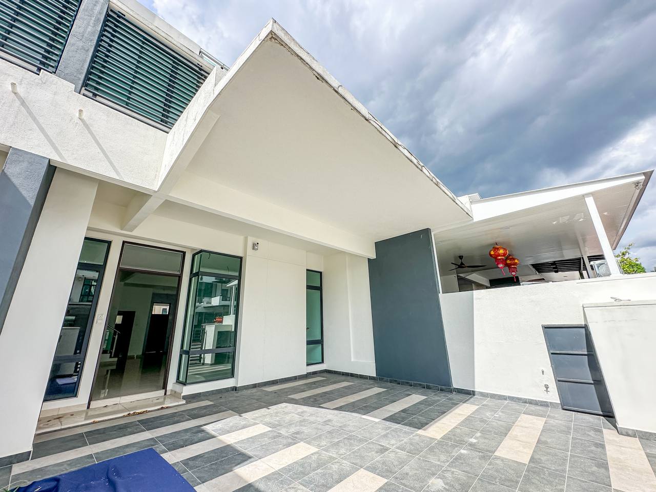 New Unit 2 And Half Sty Teres Taman Puchong Utama - photo 2