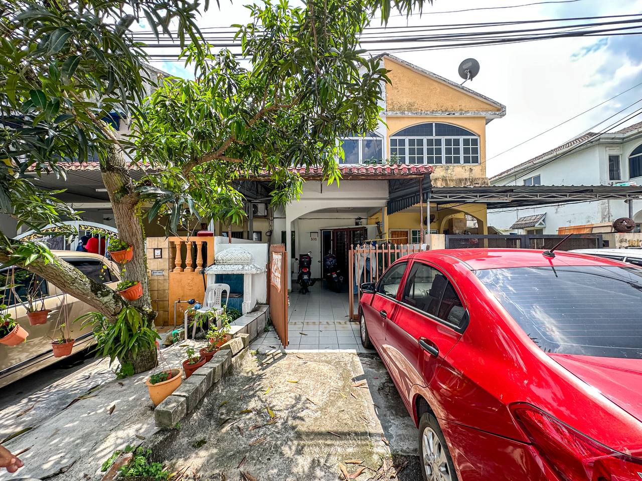 Freehold 2 Storey Te ...