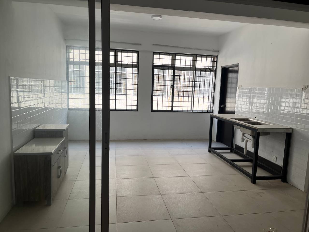 3 Storey Shop Office Jalan Kota Warisan Sepang - photo 3