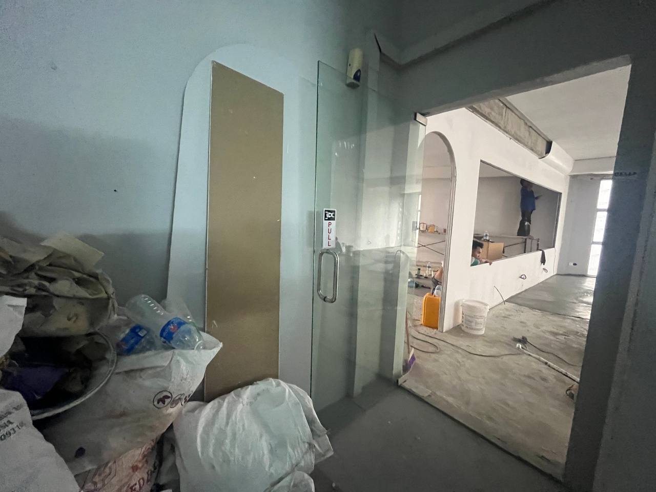 Corner Unit 4 Storey Shoplot Seksyen 9 Shah Alam - photo 2