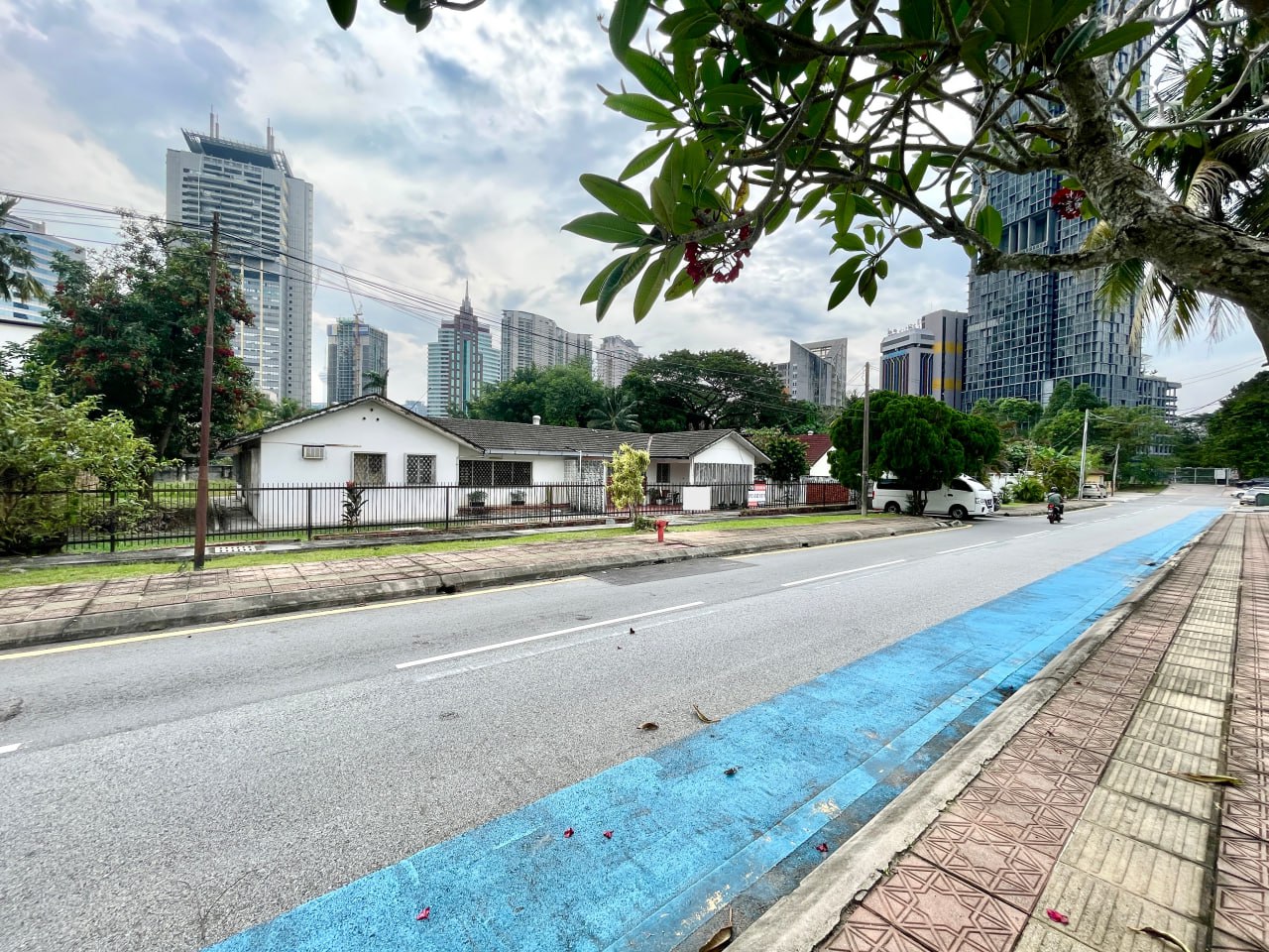 Bungalow Land Lorong Gurney Off Jalan Semarak - photo 2