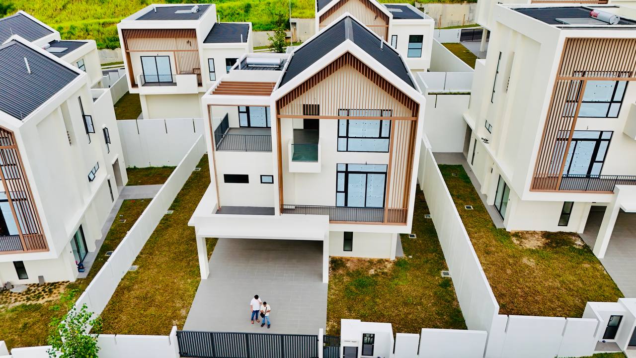 Luxury Bungalow At T ...
