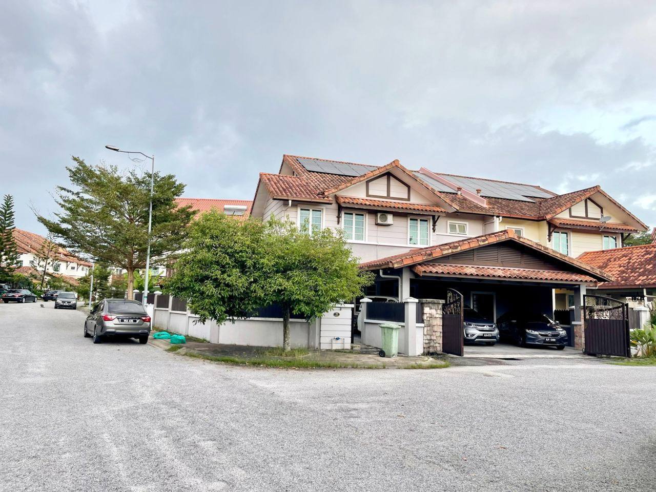 Corner Lot Semi D Avenue Lake Valley Cheras - photo 2