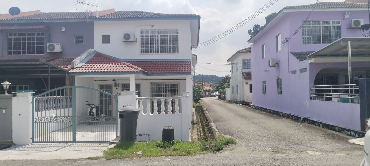 End Lot 2 Sty Teres Taman Balakong Jaya Selangor