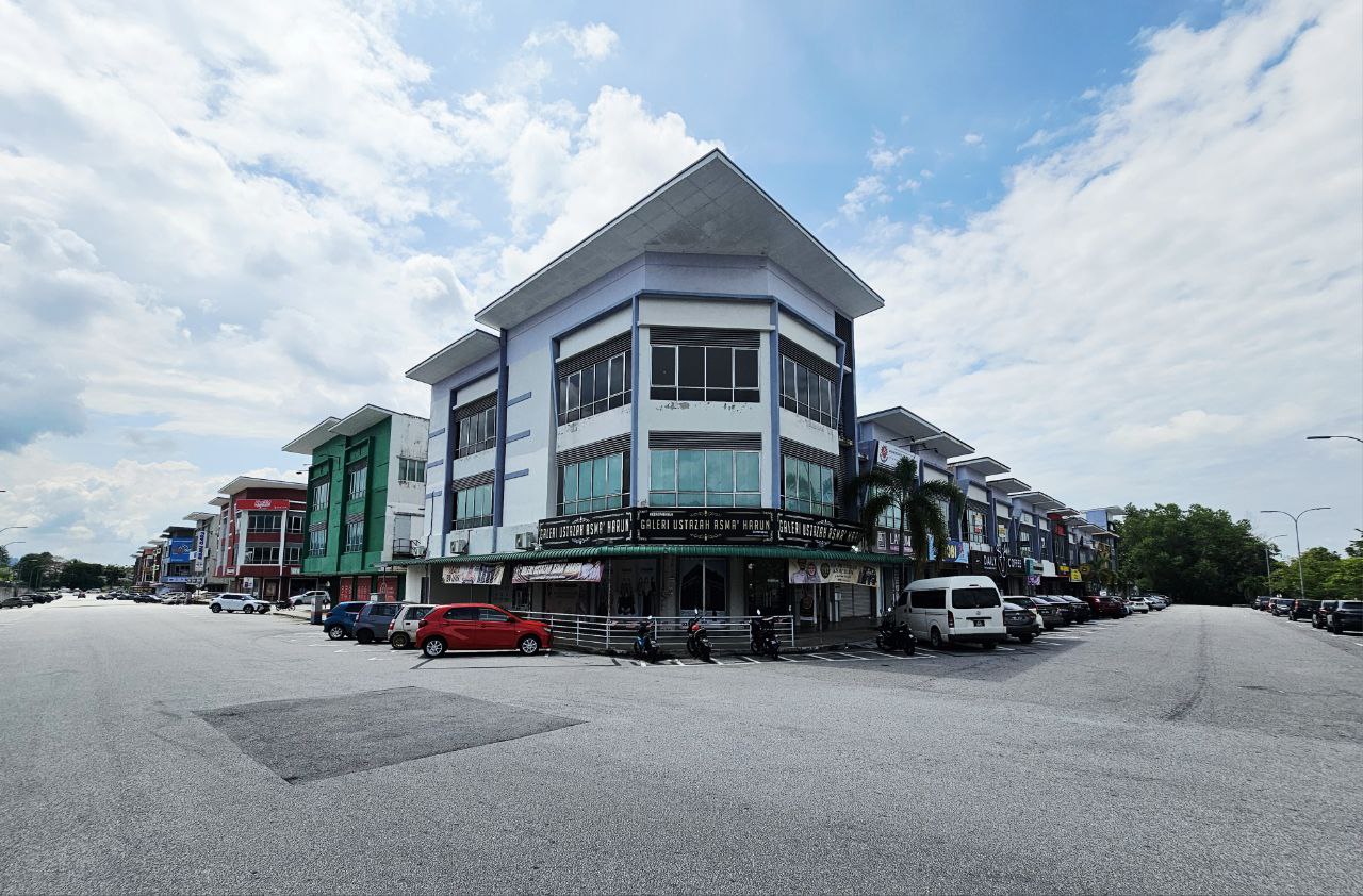 3 Sty Commercial Corner Shop Lot Seremban