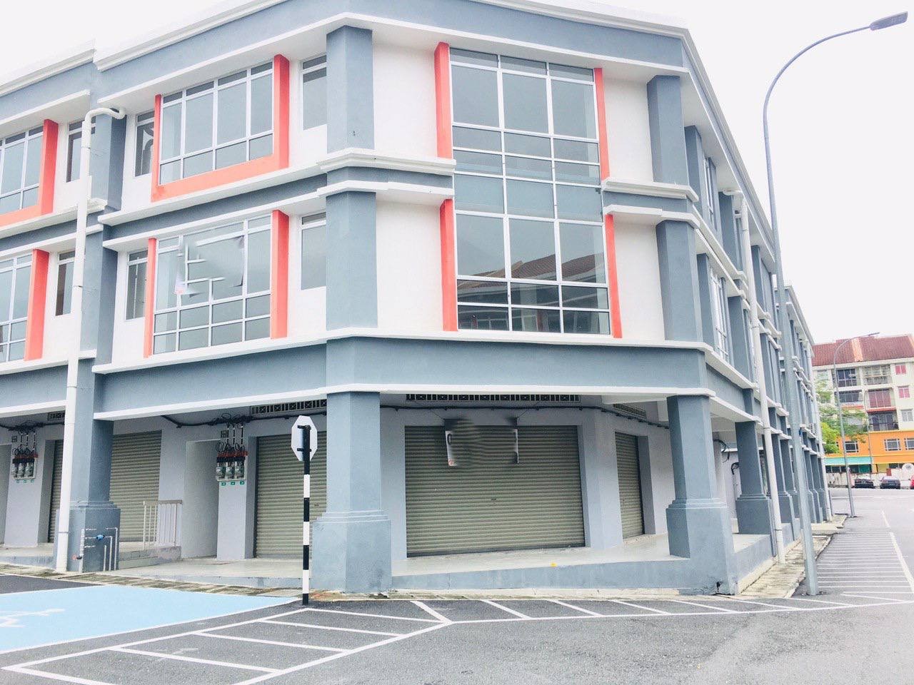 3 Sty Corner Shop Lot Salak Perdana Park
