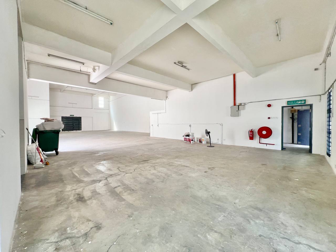 2 And Half Sty Semi D Warehouse Seri Kembangan - photo 6