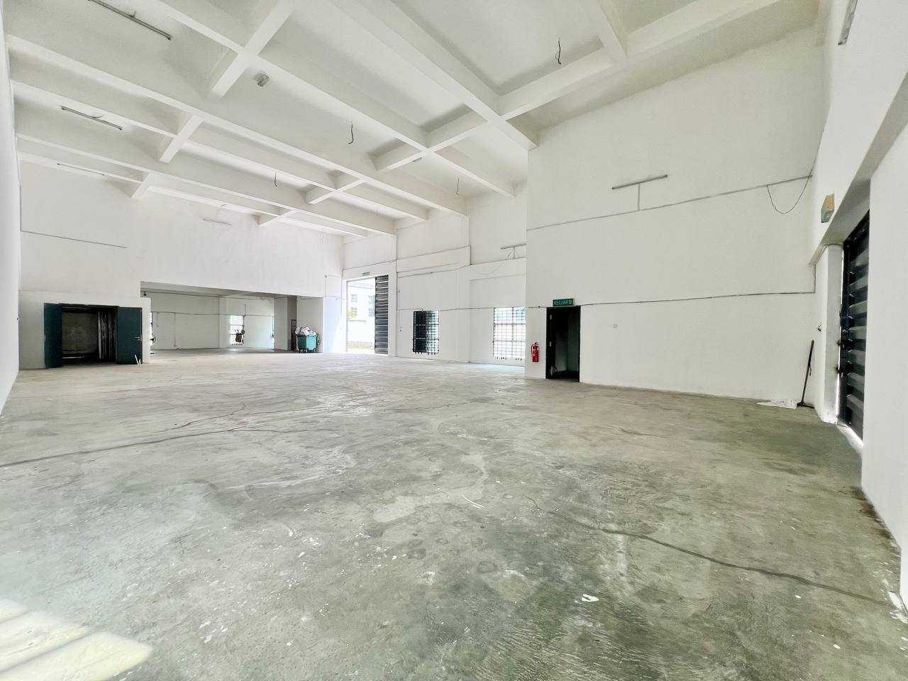 2 And Half Sty Semi D Warehouse Seri Kembangan - photo 7