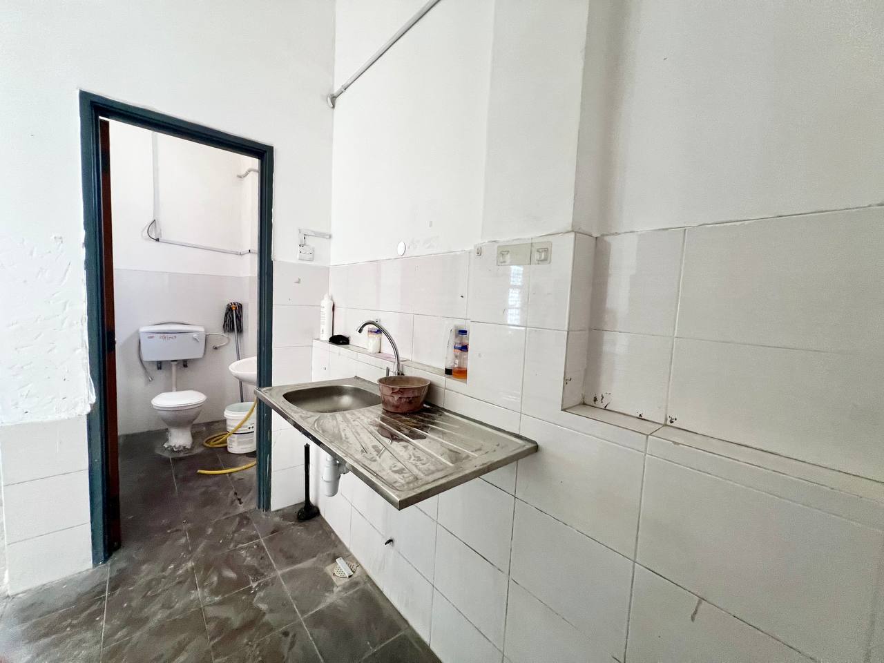 2 And Half Sty Semi D Warehouse Seri Kembangan - photo 11