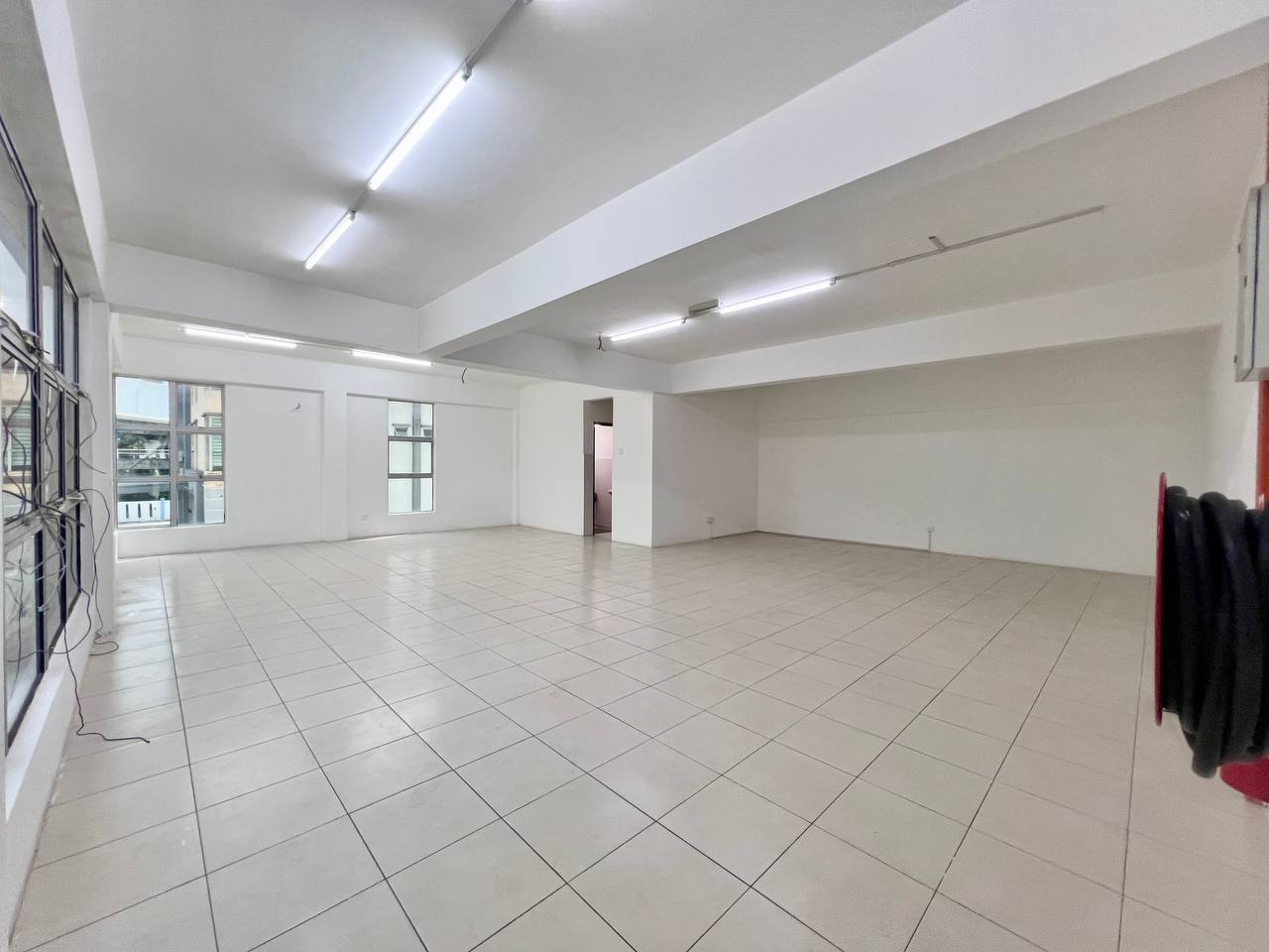 2 And Half Sty Semi D Warehouse Seri Kembangan - photo 12