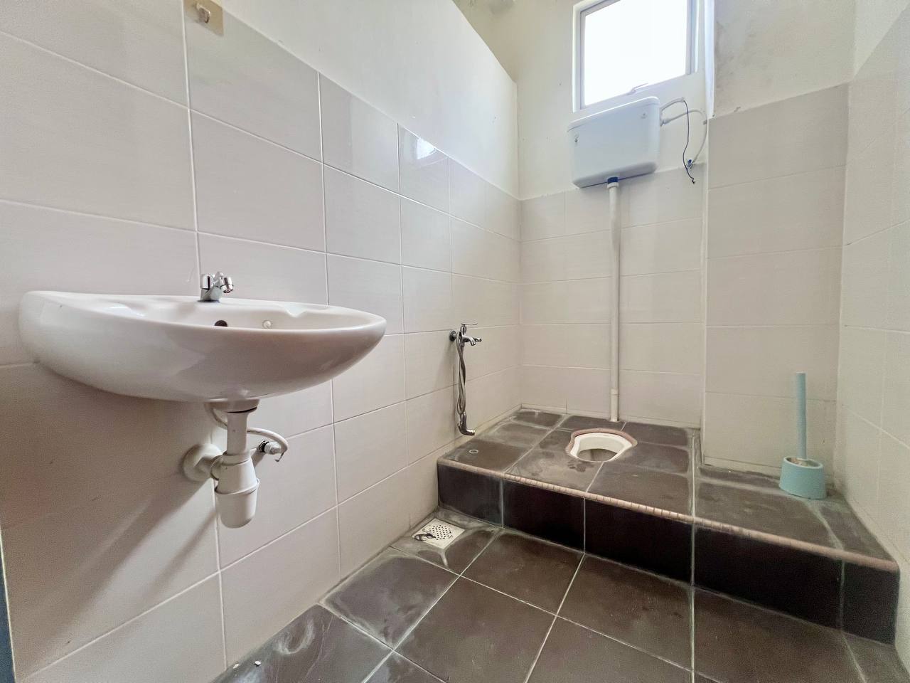 2 And Half Sty Semi D Warehouse Seri Kembangan - photo 13