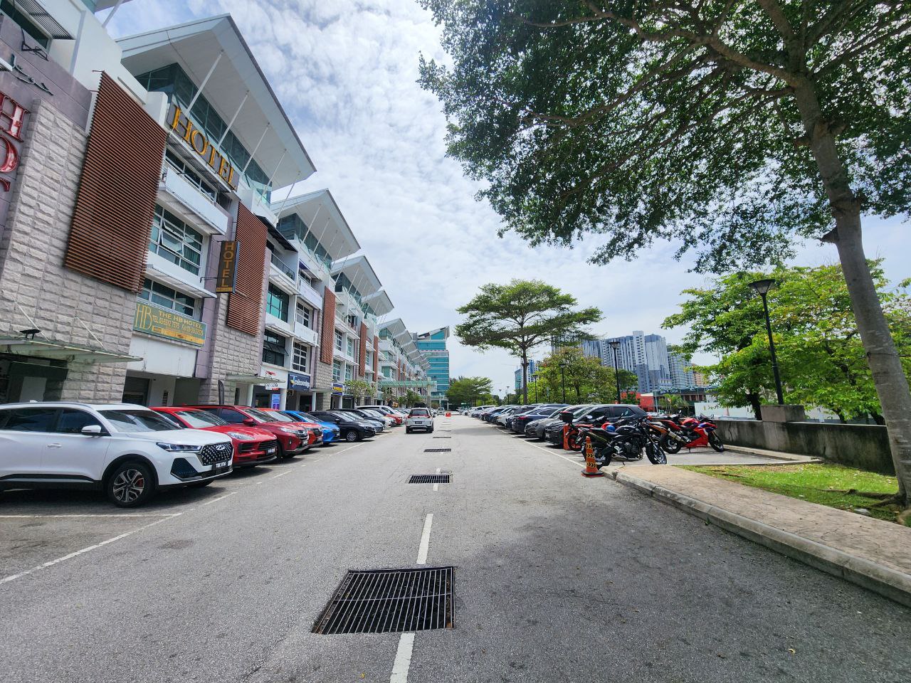 4 Sty Corner Shop Lot Laman Seri Business Park - photo 2