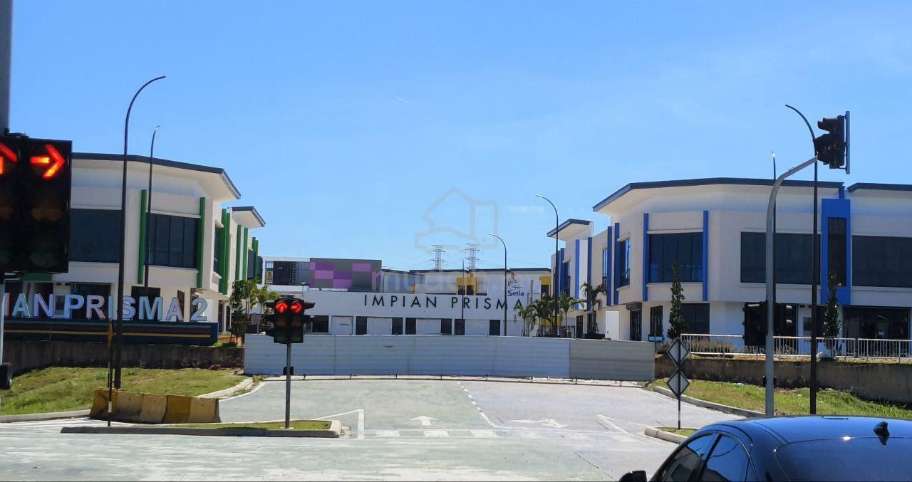 End Lot Single Storey Shop For Rent - photo 4