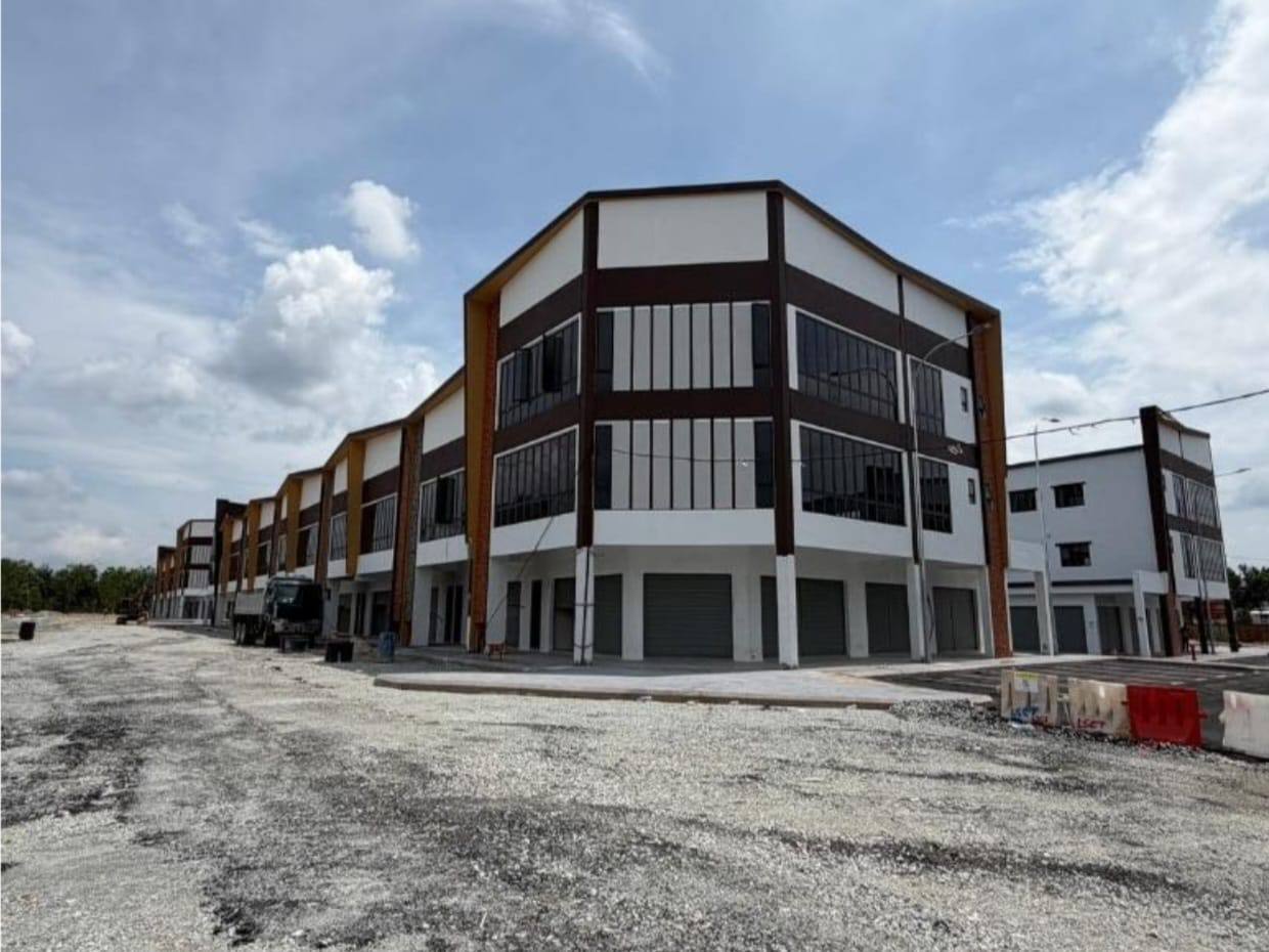 3 Sty Corner Unit Shop lot Semenyih - photo 2