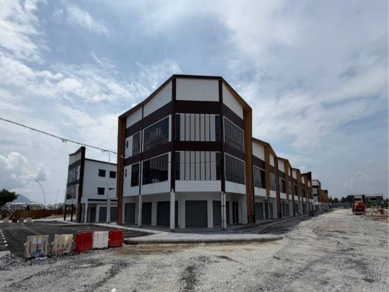 3 Sty Corner Unit Shop lot Semenyih - photo 3
