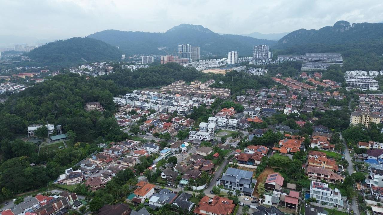 Freehold Bungalow Lot At Kemensah Ulu Klang - photo 4