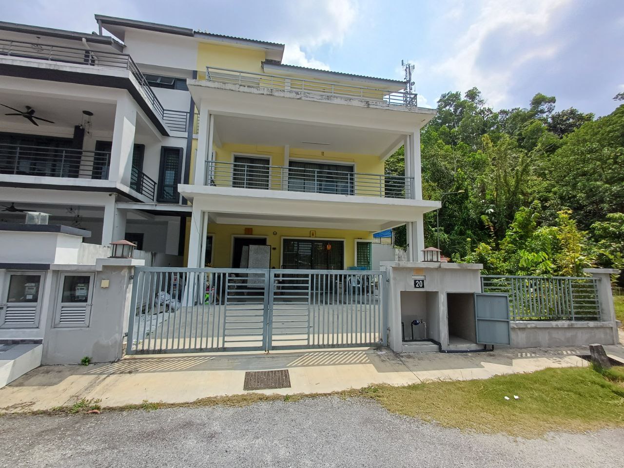 Corner Lot 3 Storey Semi D Bandar Mahkota Cheras